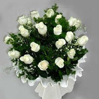 Ankara çiçekçi dükanı en çok satılan ürünümüz beyaz güllerden buket çiçeği