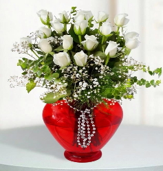 cam kalp içerisinde 12 adet beyaz gül Ankara online çiçek gönderme sipariş